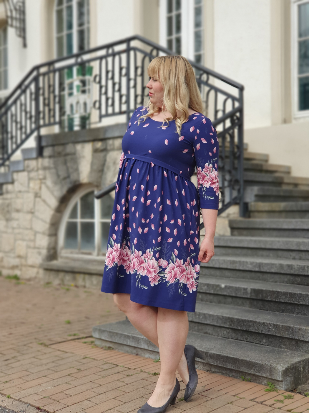 Magnolia blau, Bordüre auf Baumwolljersey, exklusive Eigenproduktion von Graustufen-Stoffe